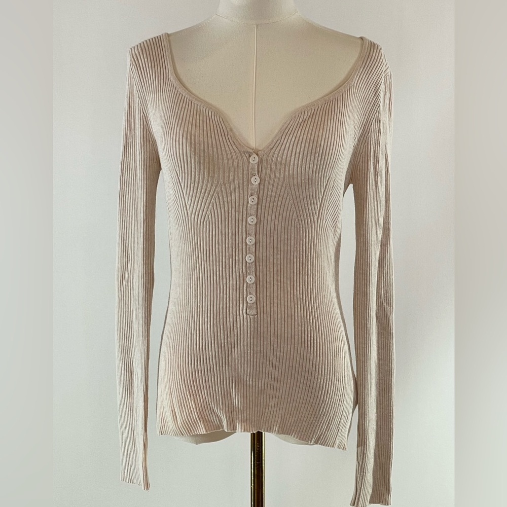 Louna V-Neck Button Top in Cream, S